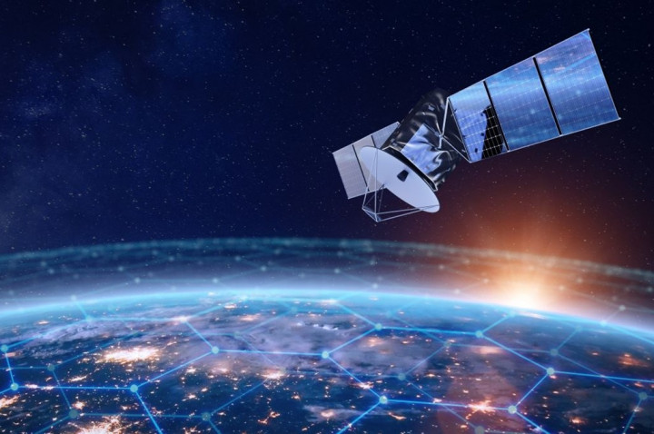 Komdigi Kaji Teknologi Satelit Langsung ke HP, Mirip Konsep Starlink