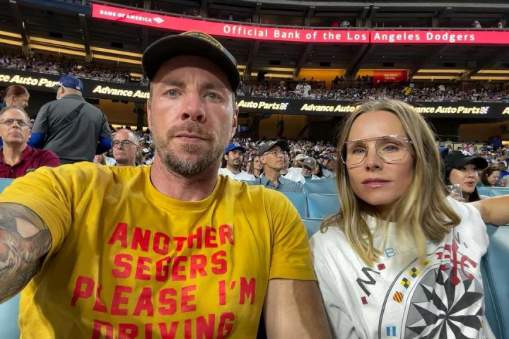 Dianggap Tidak Peka, Unggahan Foto Anniversary Kristen Bell dan Dax Shepard Tuai Kritik