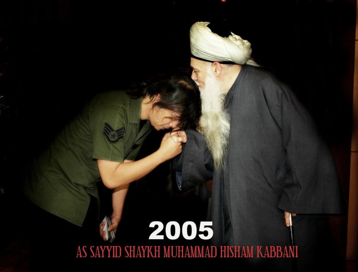 Ahmad Dhani Unggah Foto Cium Tangan Keturunan Nabi Muhammad di Hari Santri Nasional 2025