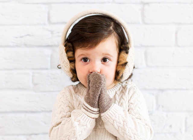  Untuk anak sakit tenggorokan Moms bisa berikan cairan hangat seperti air putih atu air kaldu hangat. (Foto: Ilustrasi/Dok. Freepik.com)