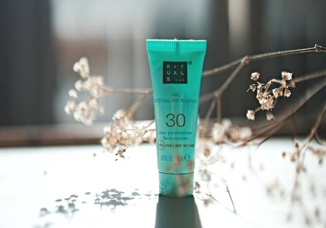 Ini Perbedaan SPF 30 dan 50, Mana yang Cocok untuk Cuaca Panas?