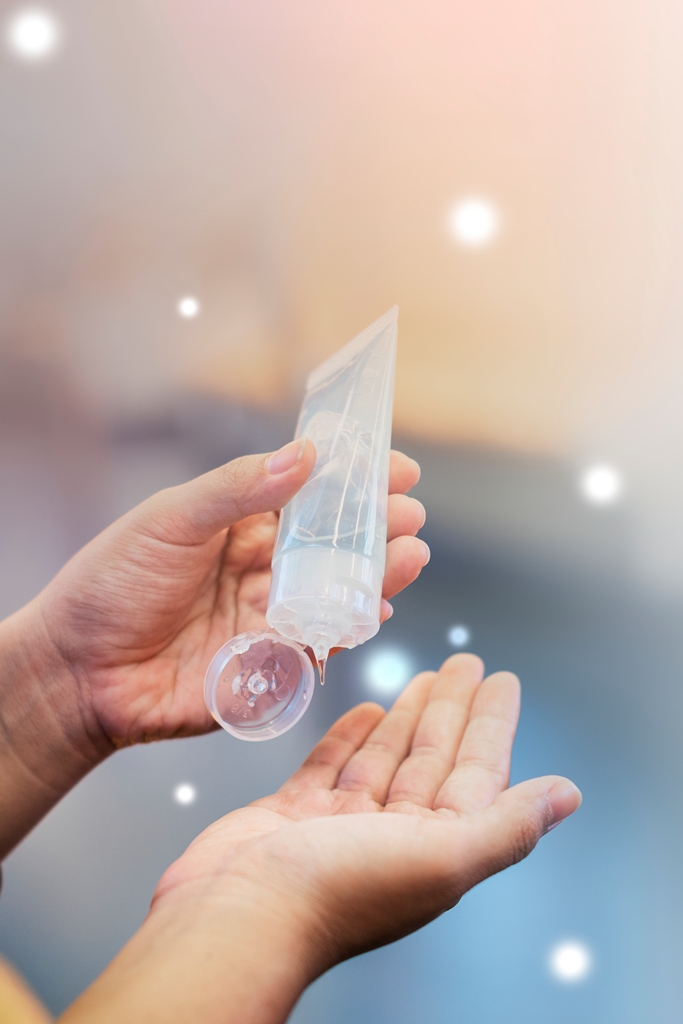 Sunscreen gel hadir sebagai inovasi cerdas yang menjawab kebutuhan ini dengan tekstur ringan dan watery yang cepat menyerap. Ilustrasi Freepik