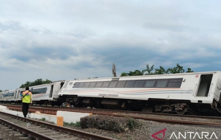 Ini Beberapa KA yang Mengalami Kelambatan karena Anjloknya Kereta Api Purwojaya di Bekasi