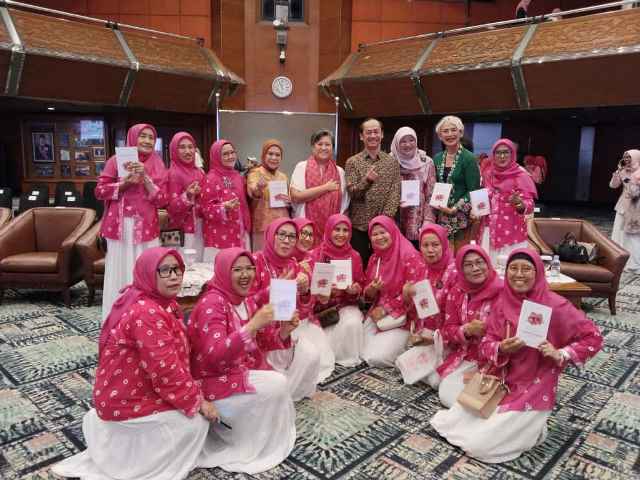 Lestari Moerdijat mengapresiasi peluncuran buku bertajuk 'Soal Jawab Seputar Kanker Payudara' yang ditulis dr Inez Nimpuno, MPS, MA. (Foto: Dok. Istimewa)