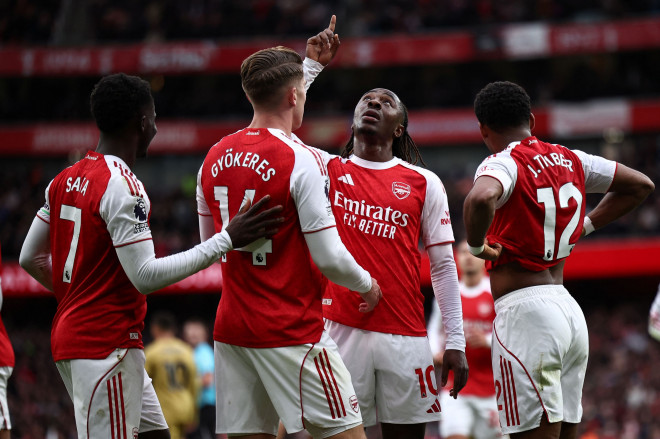 Gelandang Arsenal, Eberechi Eze, merayakan golnya ke gawang Crystal Palace (AFP/Henry Nicholls)