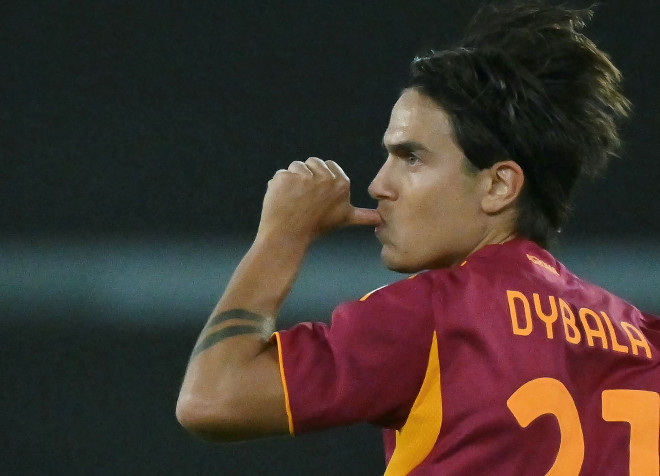 Selebrasi penyerang AS Roma, Paulo Dybala, setelah mencetak gol (AFP/Filippo Monteforte)
