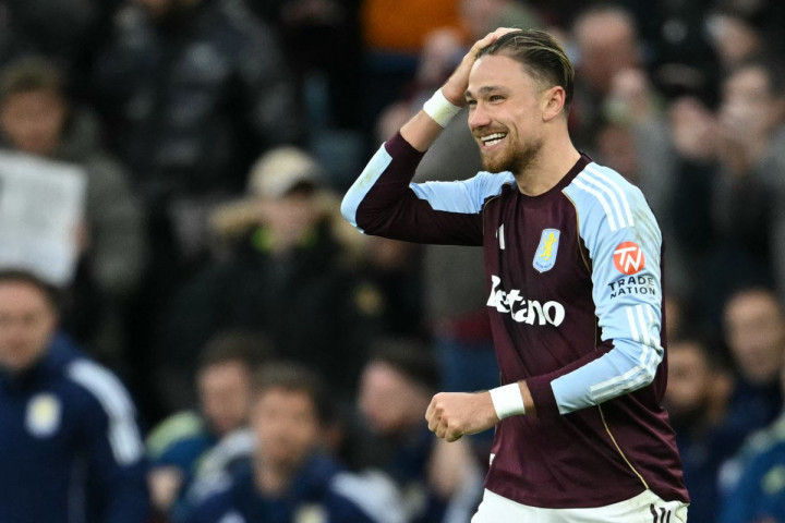 Matty Cash Sumbang Gol Saat Aston Villa Hadapi Manchester City