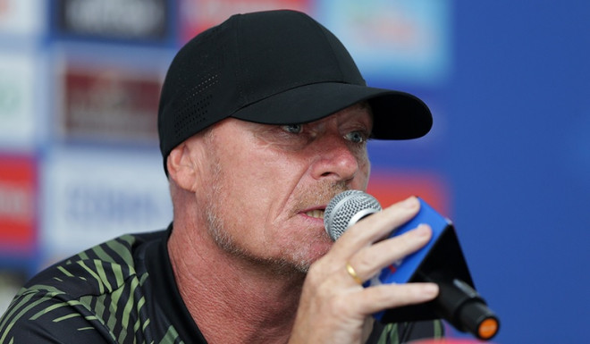 Pelatih Persis Solo, Peter de Roo. (Foto: Dok. ileague.id)
