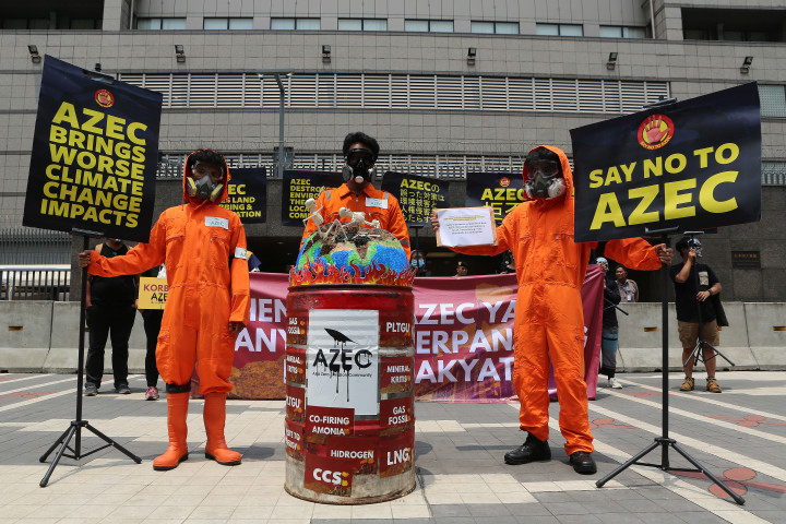 Relawan Greenpeace Tolak Pendanaan Energi Jepang