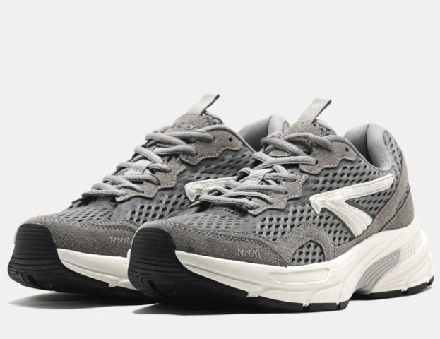 5 Sepatu Brand Lokal Ini Oke Buat Jalan, Bikin Outfitmu Makin Kece!