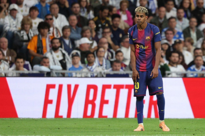 Lamine Yamal dibuat tak berkutik saat Barcelona dikalahkan Real Madrid. (foto: AFP/Oscar Del Pozo))