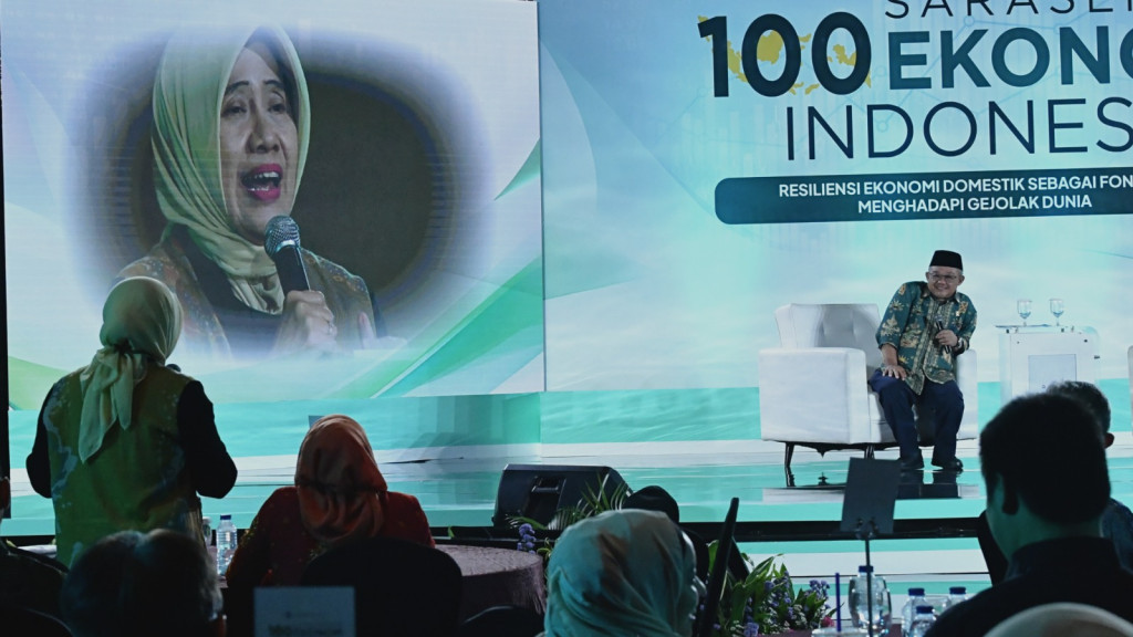 Sarasehan 100 Ekonom Indonesia yang bertema 'Resiliensi Ekonomi Domestik sebagai Fondasi Menghadapi Gejolak Dunia,' 