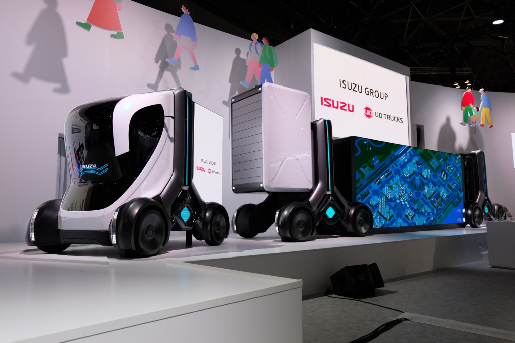 Penampilan world premiere Isuzu Vertical Core Cycle Concept di Japan Mobility Show (JMS) 2025. Isuzu