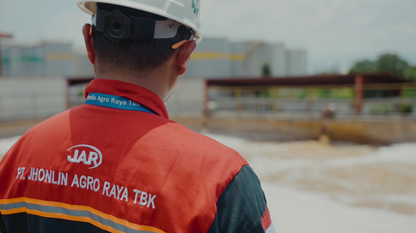 PT Jhonlin Agro Raya Tbk (JARR) terus memperkuat komitmennya terhadap pengelolaan limbah produksi yang ramah lingkungan
