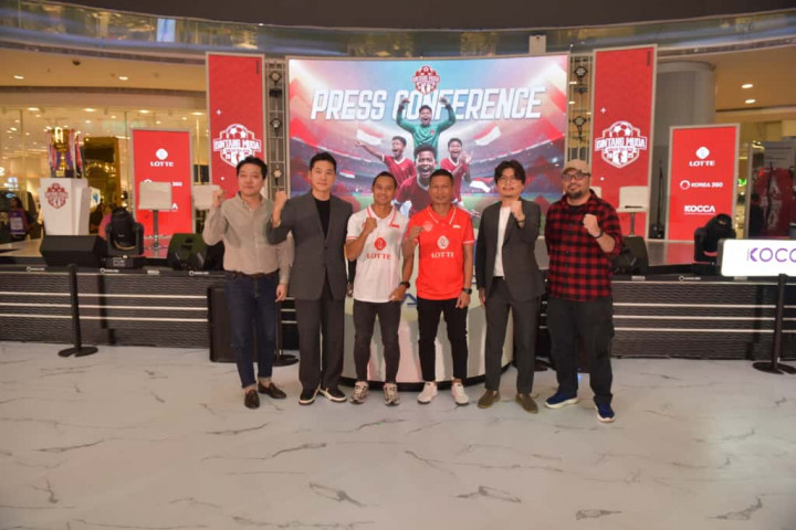 Legenda Sepak Bola Indonesia Gelar Coaching Clinic di LOTTE Bintang Muda Generasi Masa Depan 2025