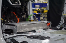 Kenali Usia dan Harga Ganti Baterai Mobil Hybrid