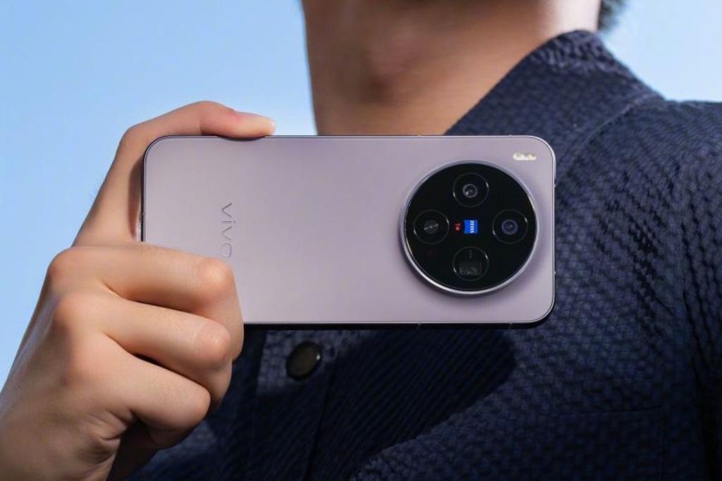 vivo X300 dirilis global di Eropa dengan kamera 200MP dan harga EUR1.049, namun harus rela baterai diturunkan ke 5.360 mAh dibanding versi Tiongkok.