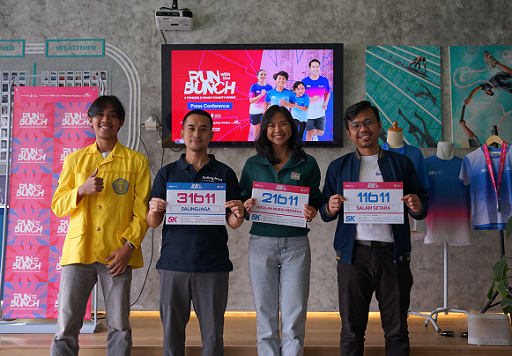 Ki-ka: Mahasiswa penerima manfaat RWTB, Vikra Ijas, CEO Kitabisa Group, Radinka Qiera,  Co-Founder Sekolah Murid Merdeka, dan Ahmad Mujahid, Executive Director Salam Setara. (Foto: Dok. Istimewa)