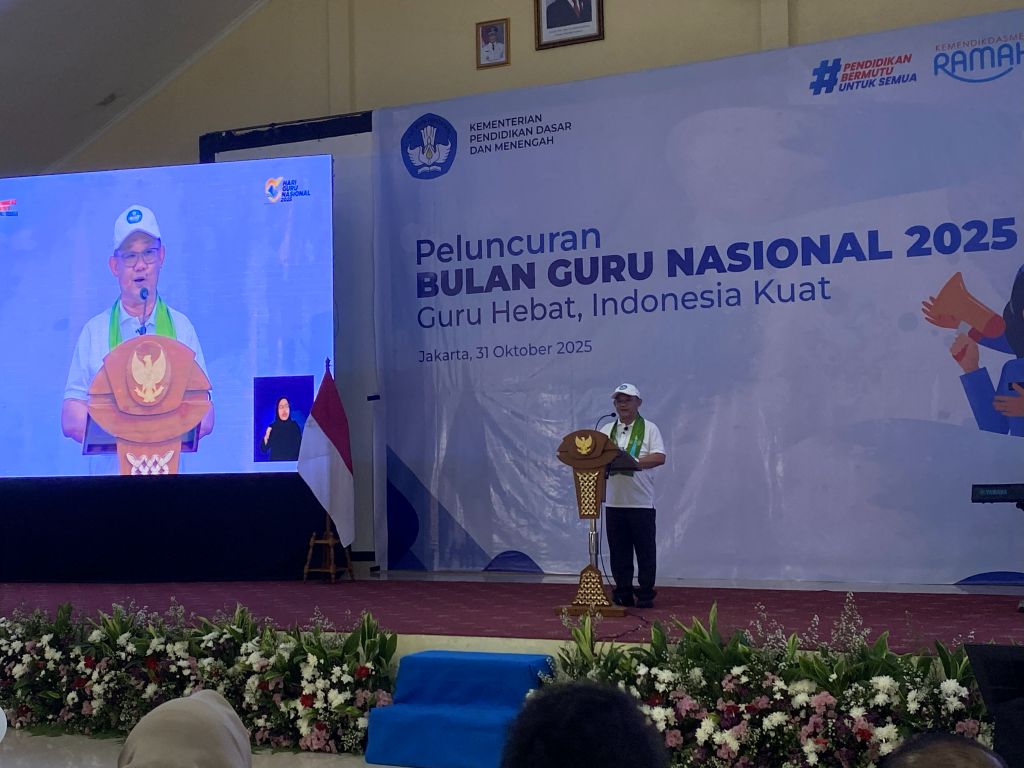 Mendikdasmen Abdul Mu'ti di Peluncuran Bulan Guru Nasional 2025. Foto: Medcom/Falia