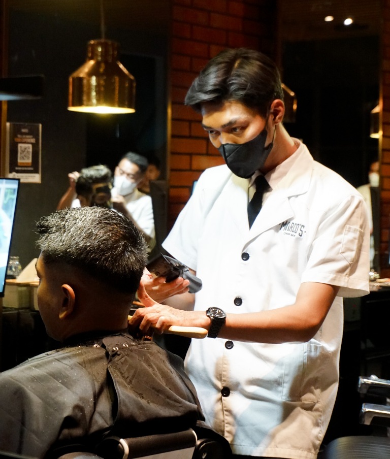 Di Marco's, menjadi gentleman bukan hanya soal gaya, tapi juga soal menjaga diri dengan elegan. Dok. @marcochopshop