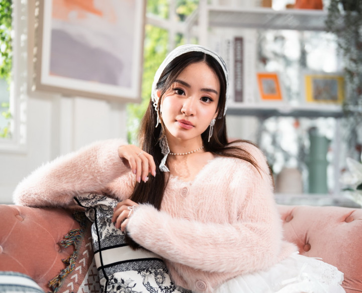 Phoebe Paris Ungkap Sisi Romantis di Lagu 