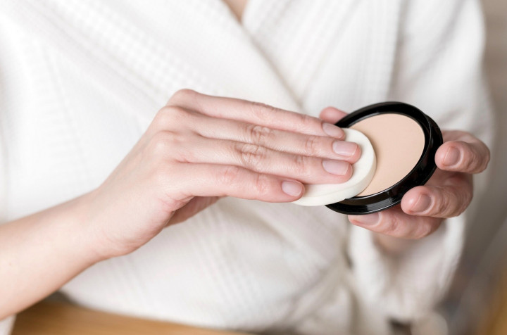 4 Rekomendasi Bedak Tabur untuk Usia 30an, Harga Mulai dari Rp50 Ribuan