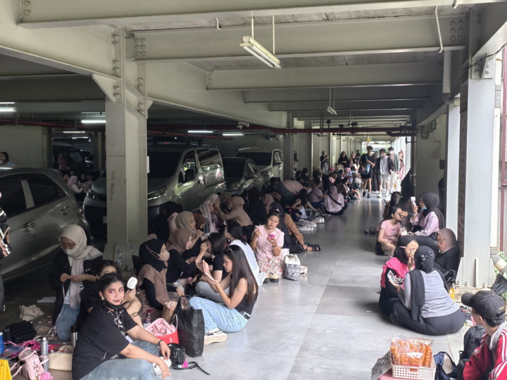 Potret Jasa Rias di Konser BLACKPINK, Pernah Dapat Rp2 Juta Sehari