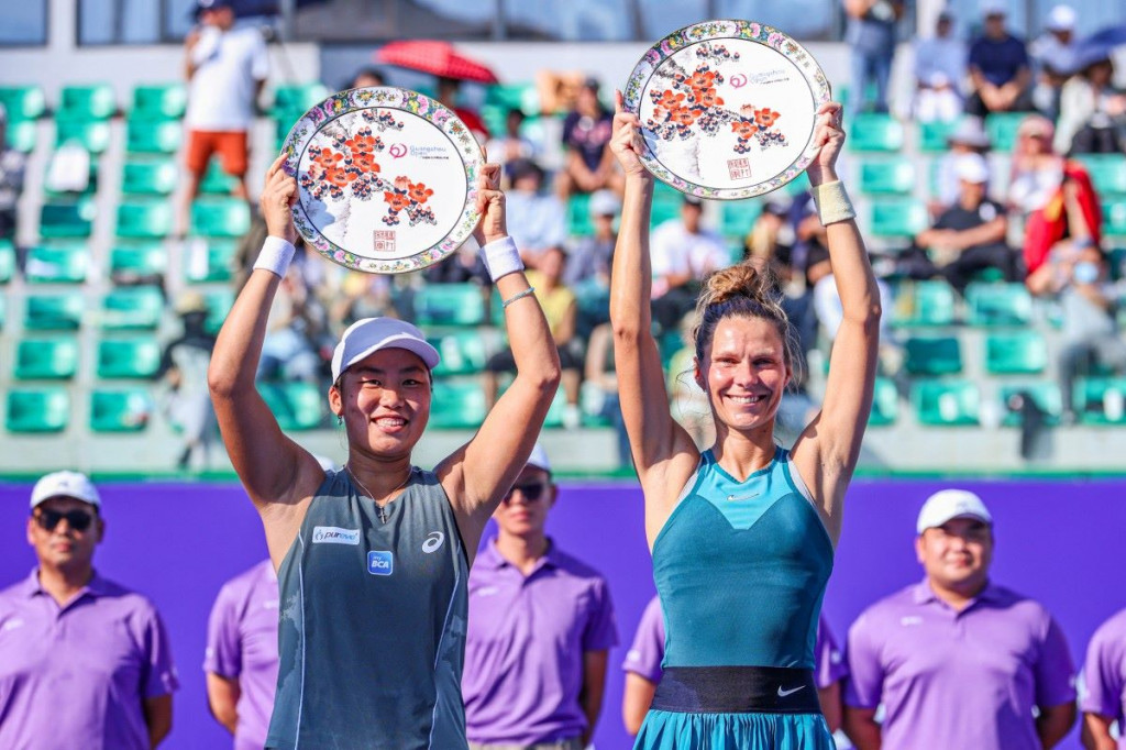 Janice Tjen (kiri). (Foto: Dok. AFP)