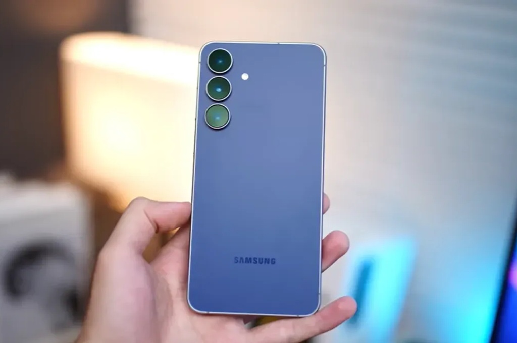 Samsung Galaxy S25 FE resmi hadir di Indonesia, hadirkan fitur AI seperti Generative Edit, Auto Trim, dan Audio Eraser untuk konten kreatif Gen Z.