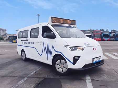 TransJakarta Uji Coba Wuling Mitra EV Sebagai Angkutan Umum