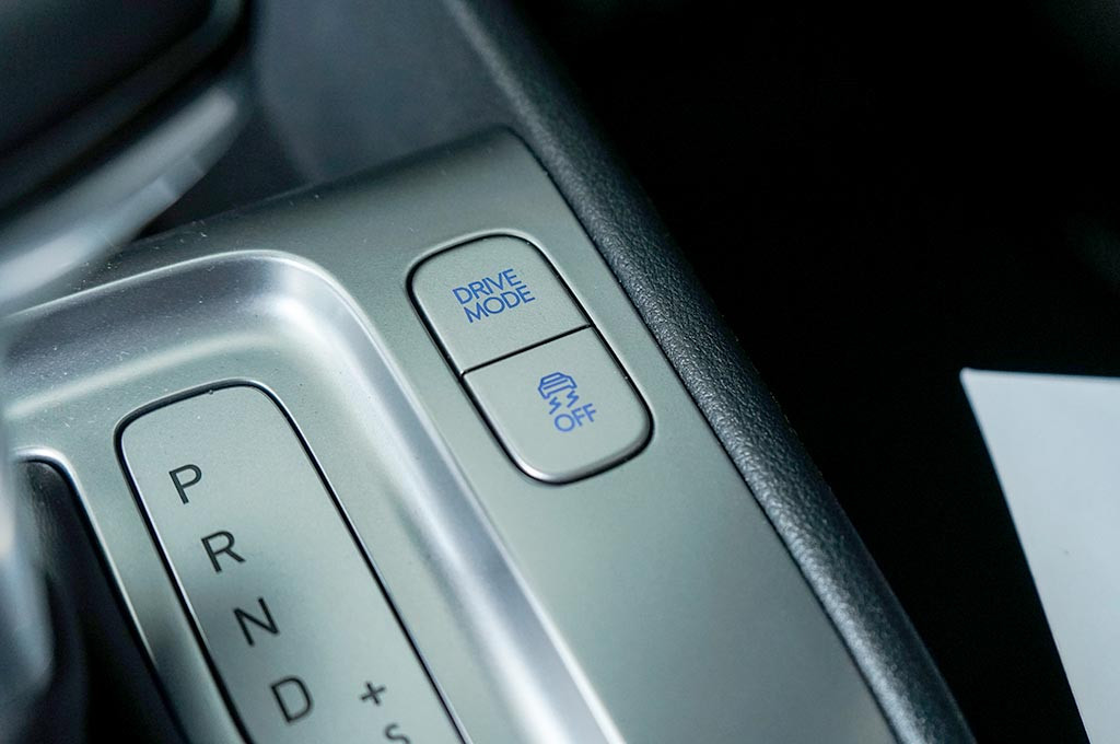Tombol mode berkendara di Hyundai Stargazer Cartens. Hyundai Gowa