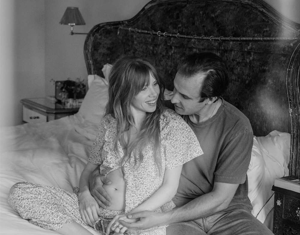 Carly Rae Jepsen dan suami (Foto: instagram)