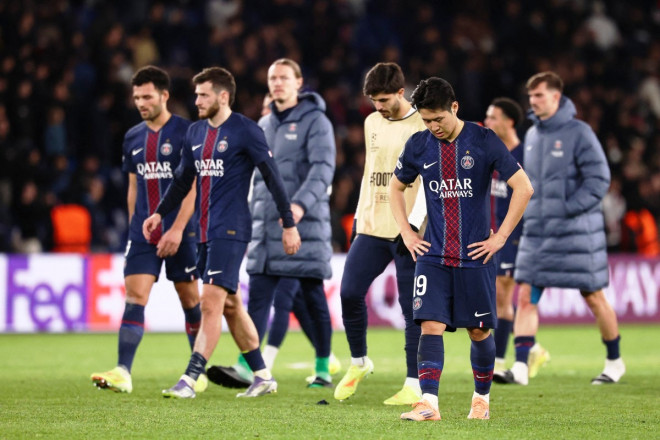 Pemain PSG tertunduk lesu usai takluk dari Muenchen: Foto: FRANCK FIFE / AFP