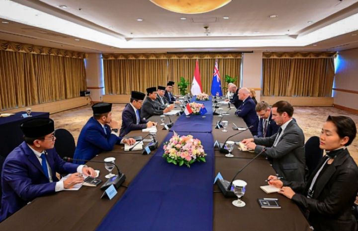 Pertemuan Presiden Prabowo Subianto dengan PM Selandia Baru Christopher Luxon di Korea Selatan. Foto: BPMI Setpres