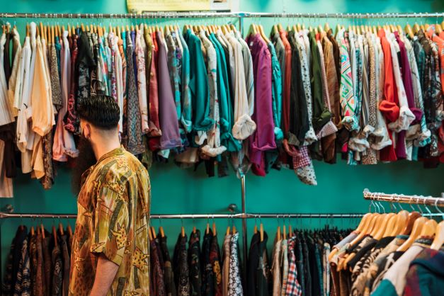 Dari Thrifting ke Produk Lokal, Strategi Ini Bisa Selamatkan Pedagang Kecil