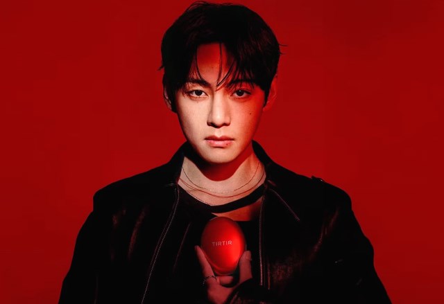 3 Berita Terpopuler Gaya: V BTS Jadi Duta Global TIRTIR Hingga Nano Niacinamide