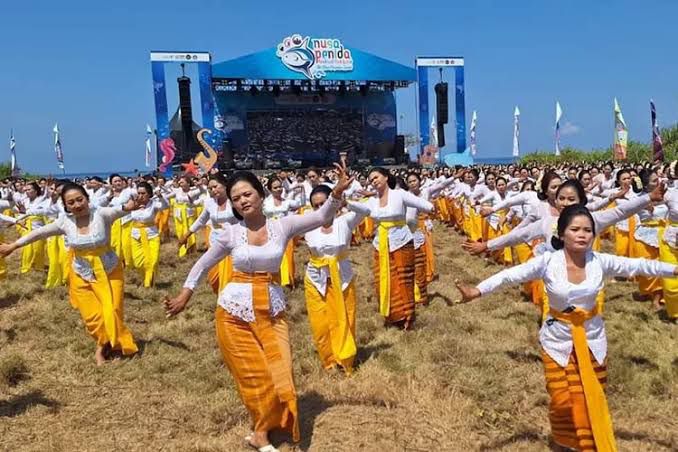 Nusa Penida Festival (NPF) kembali digelar di Pantai Tanjung Kerambitan, Desa Batununggul, Caspla Beach Club dan Amarta Nusa Penida.