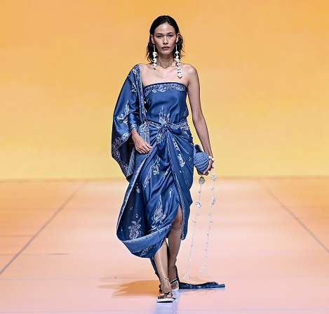 Koleksi “Larung” Sejauh Mata Memandang. (Foto: Dok. Istimewa)