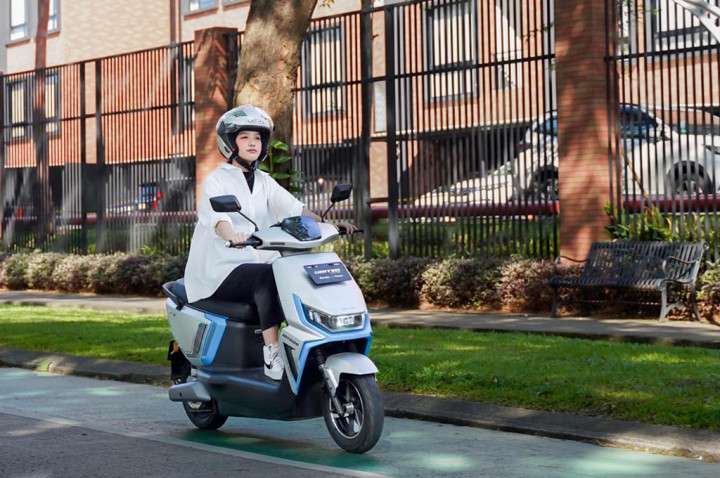 United E-Motor Rilis MT1500, Skuter Listrik Berdesain Futuristik