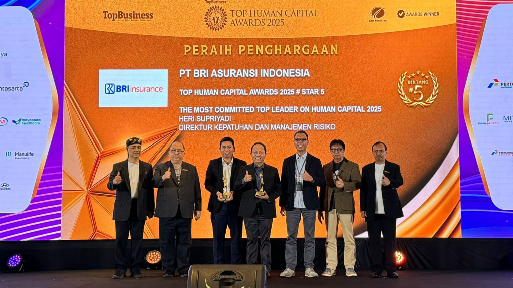 ratusan perusahaan terkemuka dari berbagai sektor industri menerima penghargaan TOP Human Capital Awards 2025