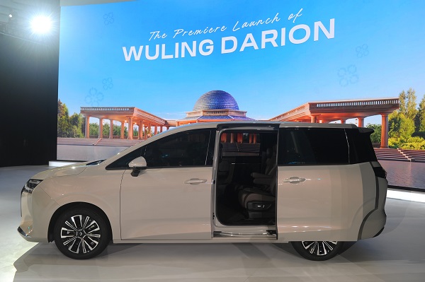 Wuling Darion pakai pintu geser untuk mempermudah akses penumpang. dok wuling