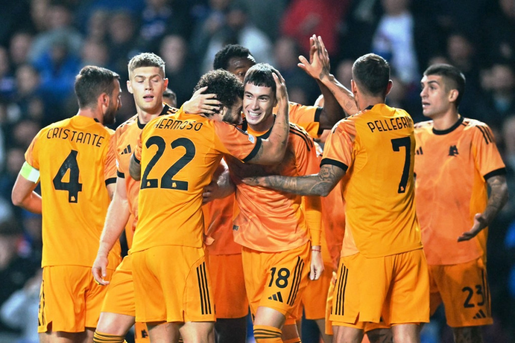 Skuat Roma usai menang di markas Rangers-Foto ANDY BUCHANAN / AFP