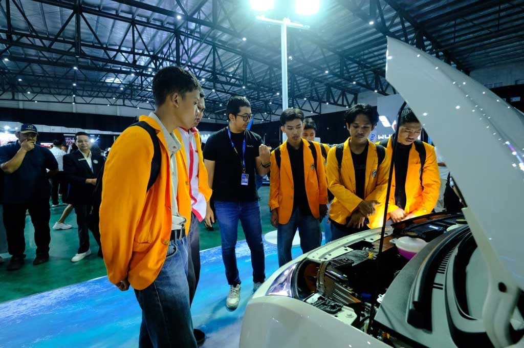 GIIAS Makassar ajak mahasiswa dalam program Education Day. SE