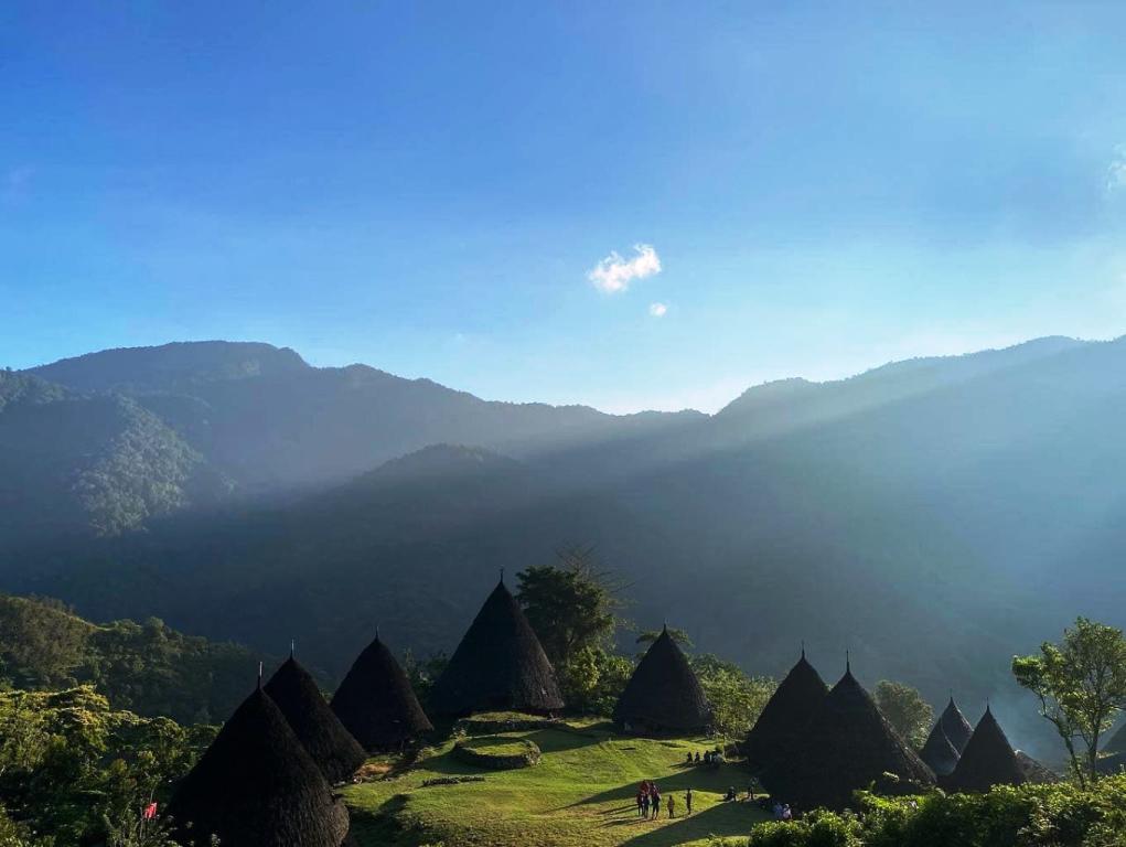 Wae Rebo merupakan salah satu destinasi wisata yang menjunjung tinggi budaya dan tradisi warga sekitar. Dok. Jadesta.Kemenparekraf