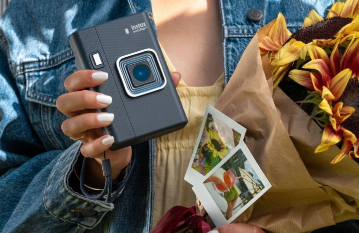 Fujifilm Rilis instax mini LiPlay+, Ada Kamera Selfie dan Audio Interaktif