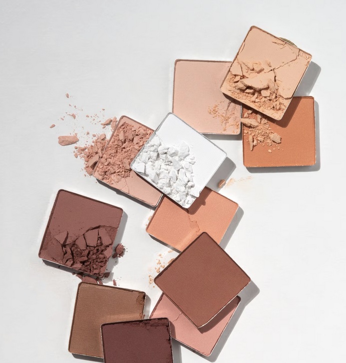 Ada dua produk Pinkflash yang terdaftar dalam nama-nama kosmetik yang berbahaya. Ilustrasi Freepik