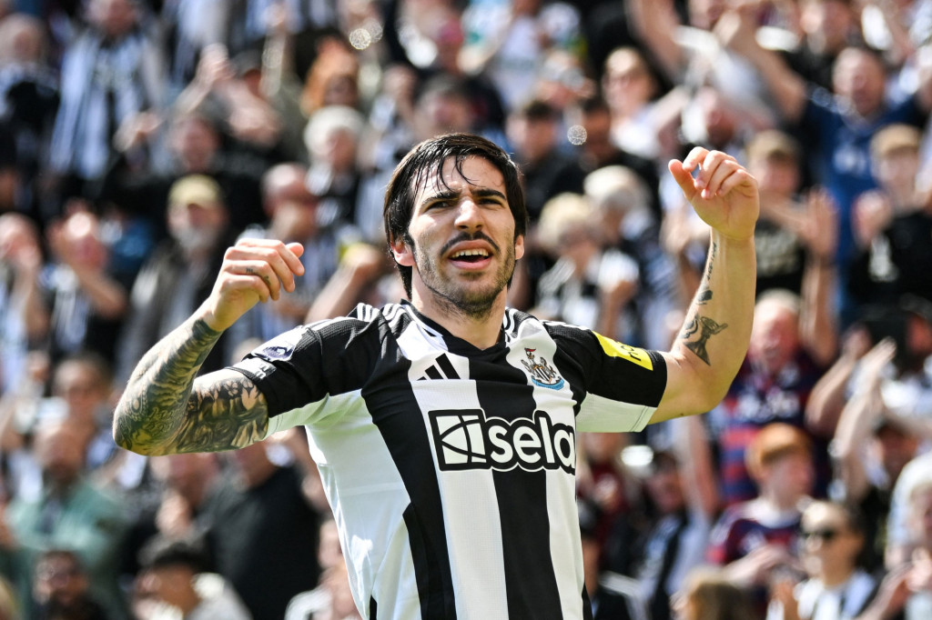 Gelandang Newcastle United, Sandro Tonali (AFP/Andy Buchanan)