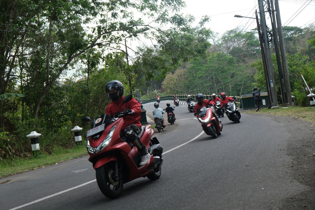 Semangat persaudaraan para bikers Honda menggema di seluruh penjuru negeri lewat rangkaian gelaran Honda Bikers Day (HBD) 2025. Honda