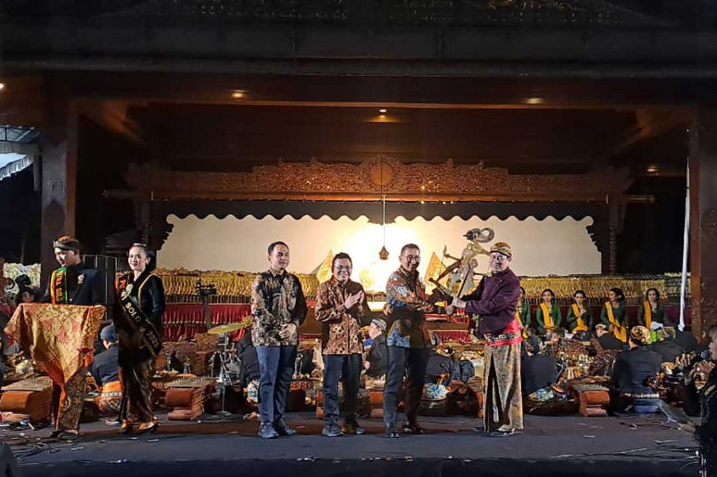 Fadli Zon bersama pelaku kesenian di Solo, Jawa Tengah