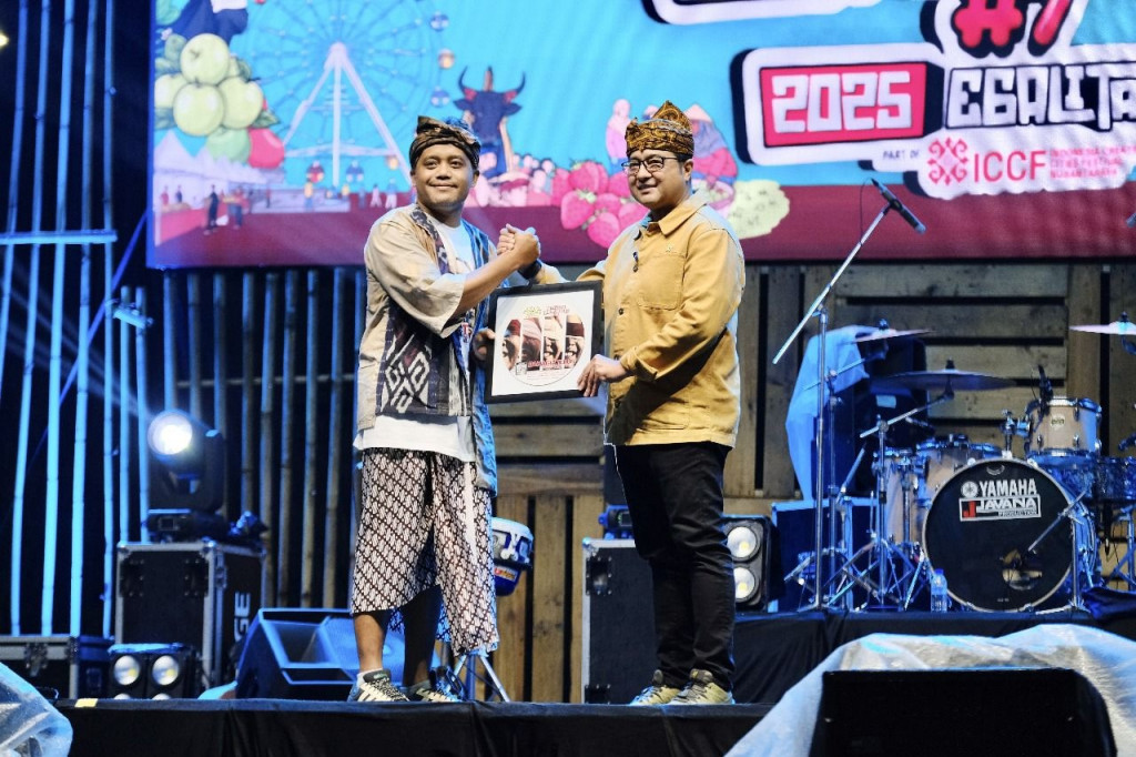 Menteri Ekonomi Kreatif (Ekraf), Teuku Riefky Harsya saat menghadiri Produk Lokal Fest #7 ICCF 2025 di Kota Batu (Foto: Istimewa)